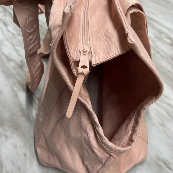 Wild One Everyday Pet Carrier - Picture 10 of 10